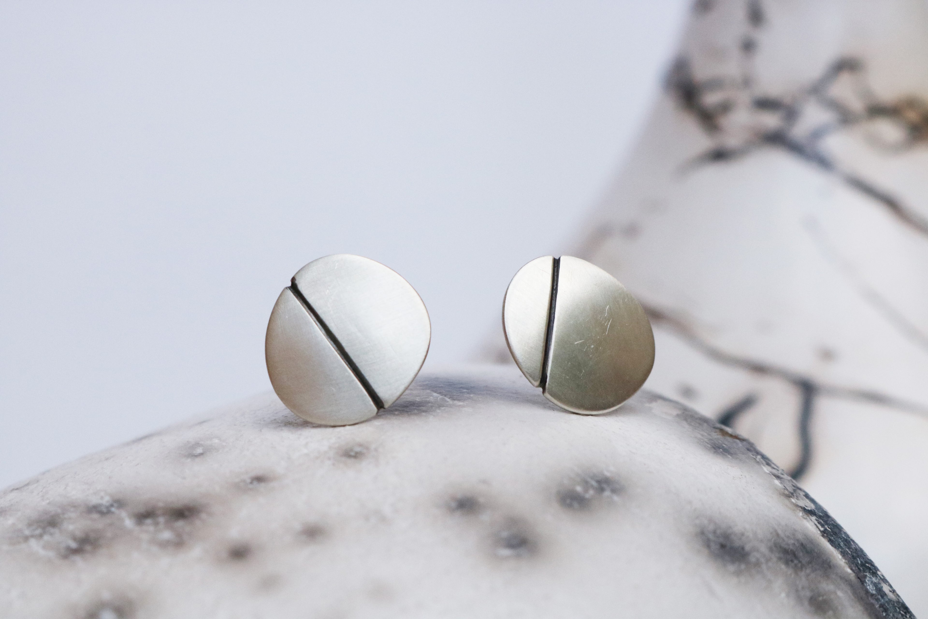 ISHI stud earrings - medium