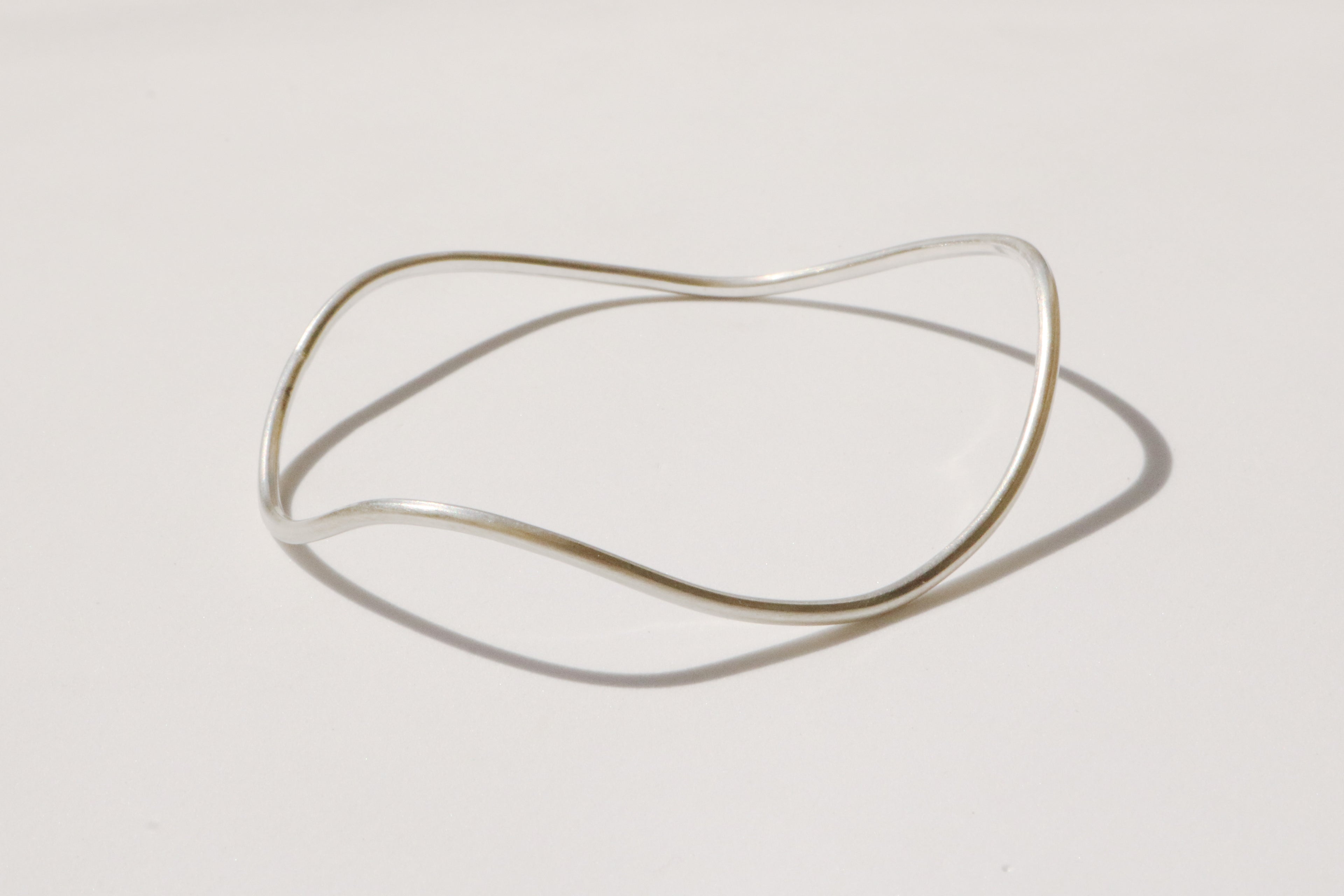 Silver bracelet simple wave design