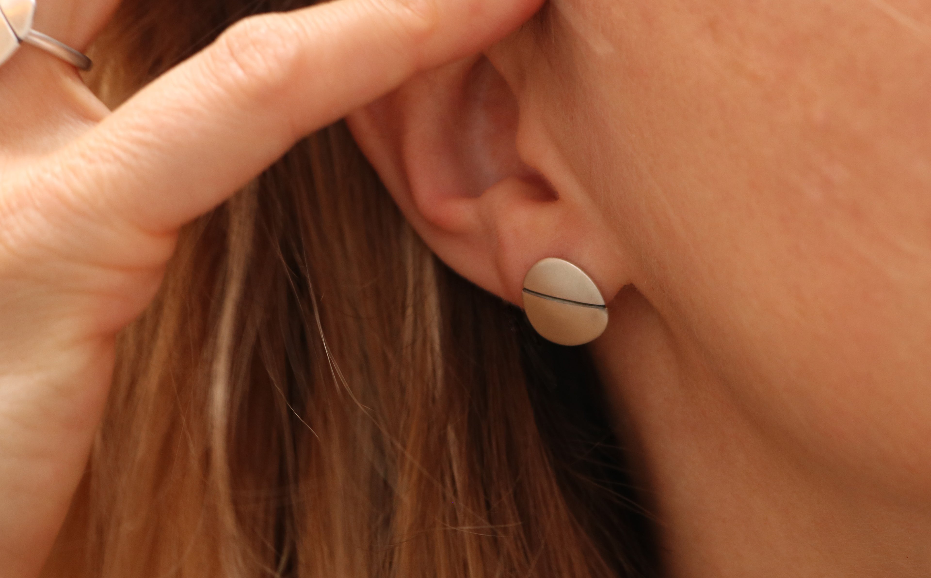 ISHI stud earrings - medium